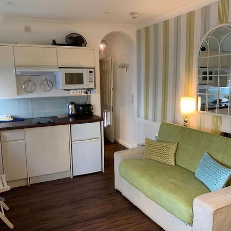 Between Piers, The Stylish Studio Flat In Cannon Place برايتون المظهر الخارجي الصورة